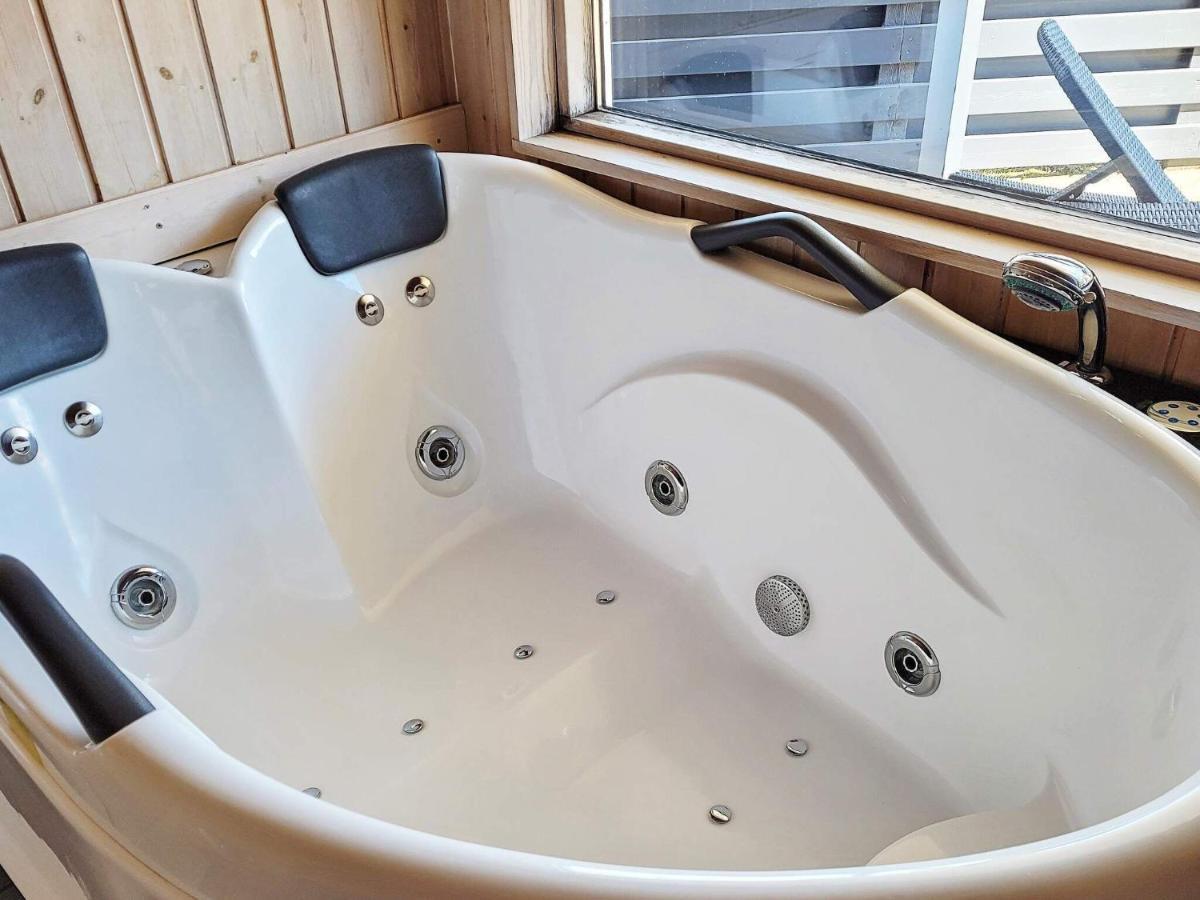 8 Person Holiday Home In Nex Snogebaek Екстер'єр фото