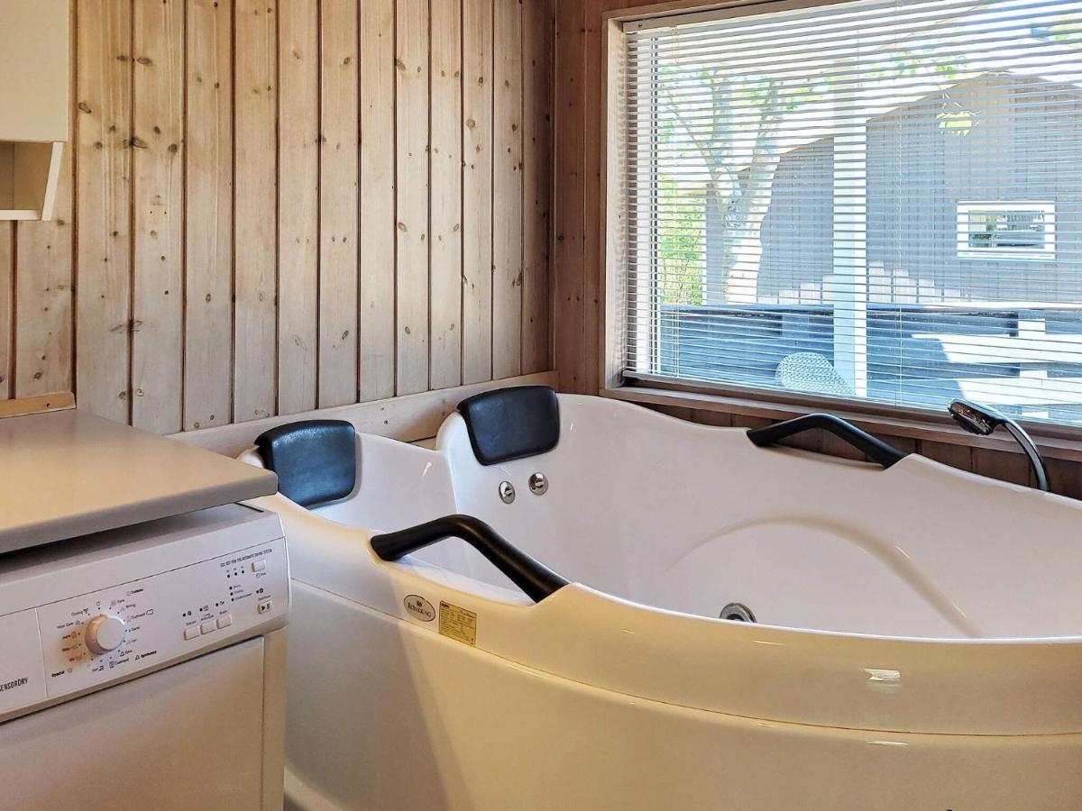 8 Person Holiday Home In Nex Snogebaek Екстер'єр фото